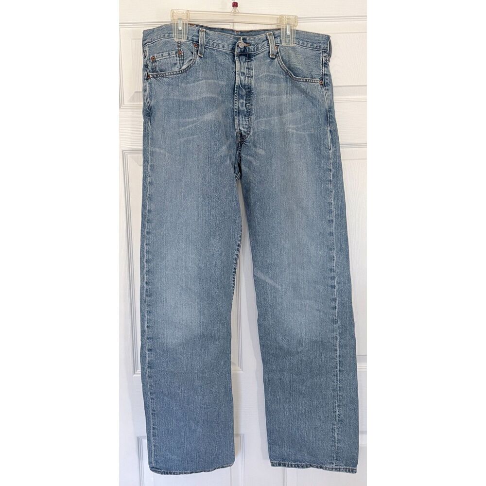 Levi's 501 Men's Jeans Measures 40x32.5 Medium Wash Button Fly Straight Leg
